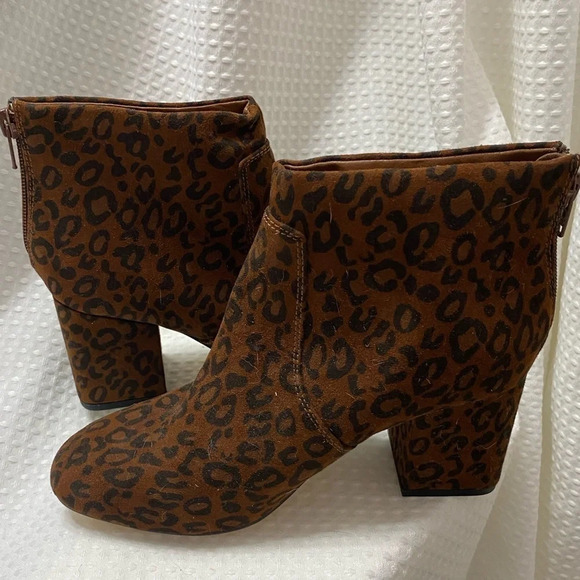 NEW W/O BOX LOFT Leopard Ankle Booties - Picture 4 of 7